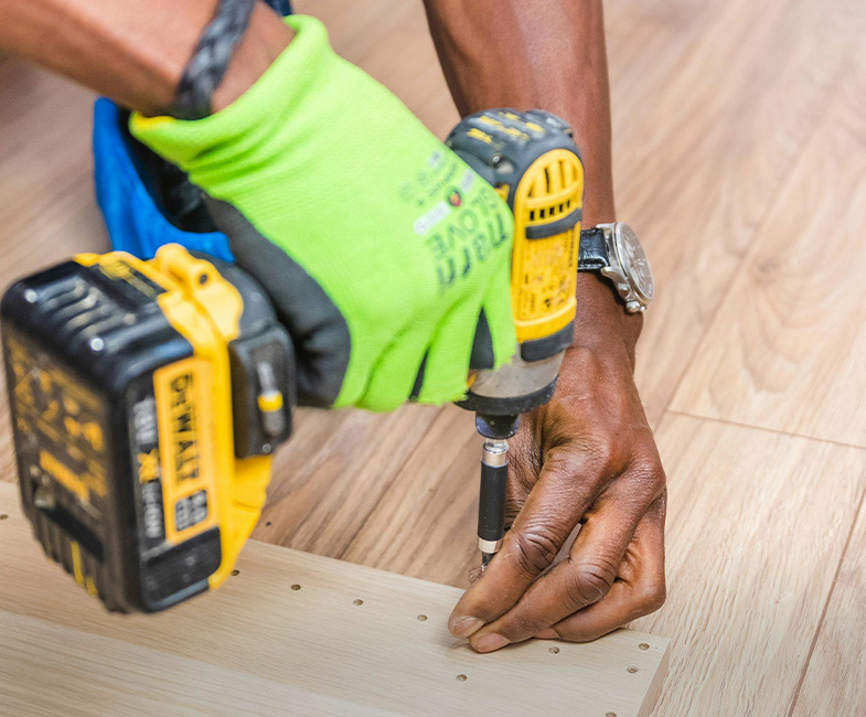 Гвоздезабивной пистолет для деревообработки